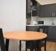 Bright & Modern Apartment For Four In Morningside!