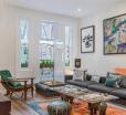 Artistic Apartment In Kensington