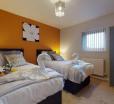 Large 2 Bedroom House Sleeps 6 By Srk Serviced Accommodation Peterborough With Parking & Wifi