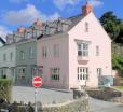 **beautiful House In The Center Of Tenby**sleeps 8**free Parking**