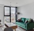 Stylish Contemporary 1br Apartment In Birmingham