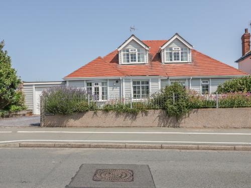 Treasure Cottage, Rhos On Sea, 