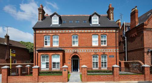 Castle Crescent By Flying Butler, Reading, 