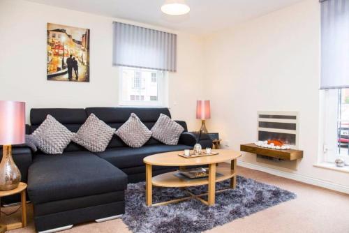 2 Bedroom Apartment With Parking Sleeps 5, Leith, 