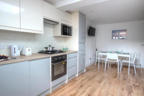 Beethoven 2 Bedroom Apartment, Queens Park, 