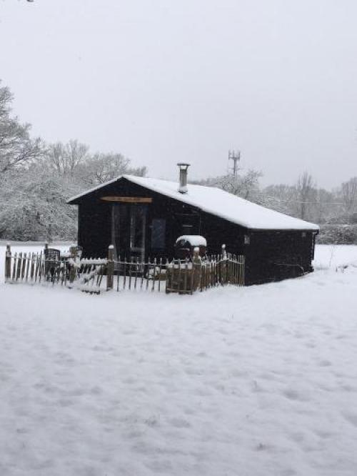 The Old Apple Shed Cosy Heated Cottage In A Meadow Close To The Charming Village Of Bethersden, Bethersden, 