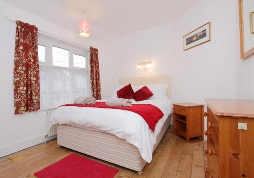 Large Cosy House Ideal For Corporate Lets, Andover, 