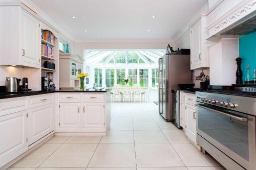 Veeve - Vineyard Hill Road, Wimbledon, 