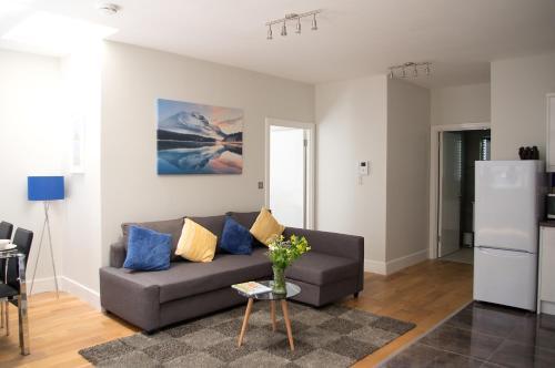 Wolverton Suite - Basingstoke Central Apartment, Basingstoke, 