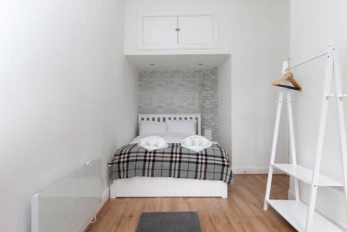 Studio Flat In Canonmills, Edinburgh, 