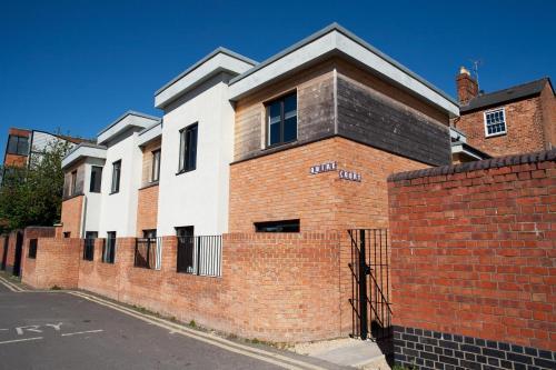 Quire Court Apartment, Gloucester, 