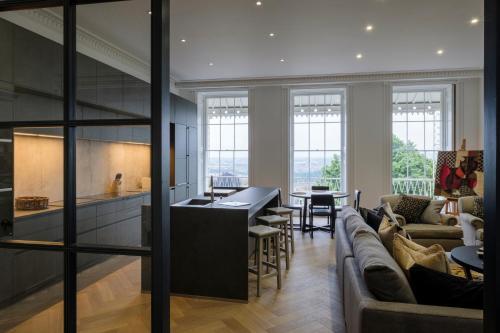 Luxurious Royal York Crescent Apartment By Bijou Boutique, Clifton, 