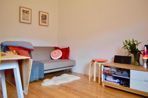 1 Bedroom Flat In West Edinburgh, Murrayfield, 