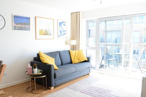 Modern 1 Bedroom In Bow With Sunny Balcony, Bow, 