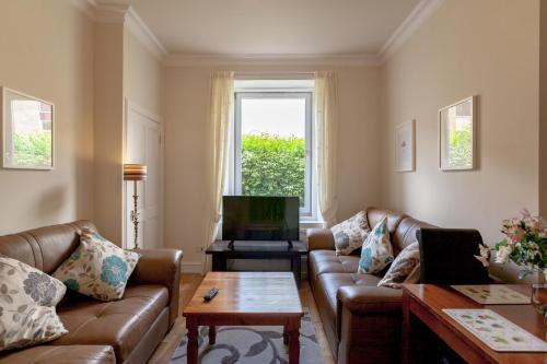 1 Bedroom Traditional Leith Flat, Leith, 