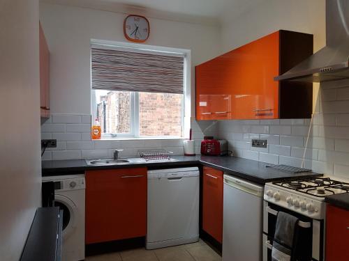 Fully Refurbished Apartment, Sleeps Up To 8 People, Preston, 