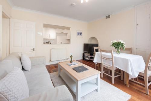 Brunswick Patio Apartment, Hove, 