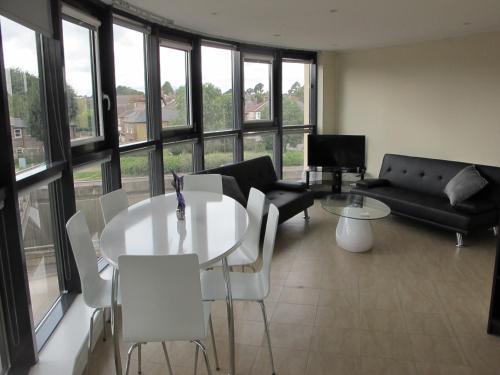 Stunning 2 Bed Apartment In The Heart Of The Town, Watford, 