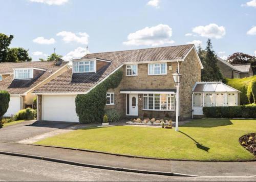 Executive House - Prestigious Location, Bramhope, 