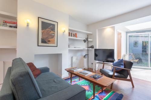 1 Bedroom Flat In Zone 2 Of London, Highbury, 