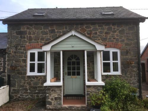 Maesnewydd Cottage, Llanfyllin, 