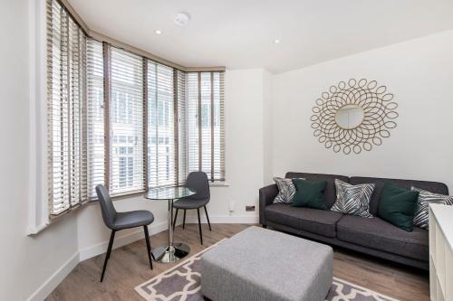 Stylish 1 Bed In Fashionable Chelsea, Earls Court, 