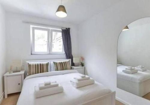 Modern Bright Flat, Hammersmith - Entire Flat, Fulham, 