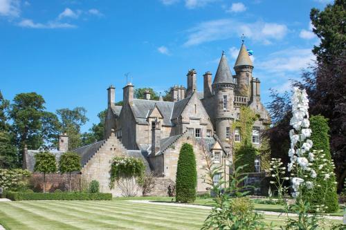 Turnhouse Chateau Sleeps 24 Wifi, Queensferry, 