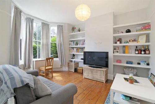 Rustic 1 Bedroom Garden Apartment In The Heart Of East London, Leyton, 