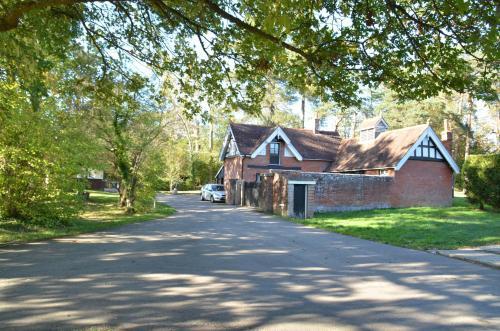 Gaveston Coach House, Horsham, 