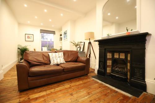 3 Bedroom Property In Homerton, Hackney, 