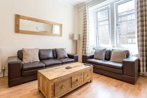 Historic Apartment 20 Minutes Walk To Princes St, Murrayfield, 