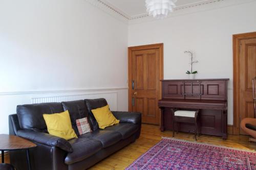 Comiston Road - Welcoming 2 Bedroom Apartment-close To City Centre, Newington, 