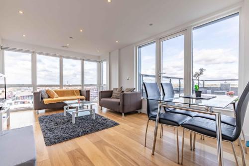 London In 18 Mins - Private Roof Terrace - Free Parking, Slough, 