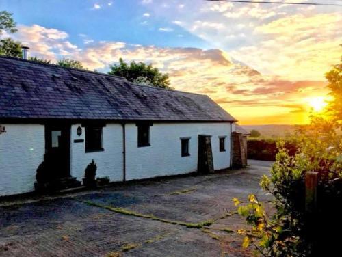 Cerrig Bach Holiday Home, Newcastle Emlyn, 