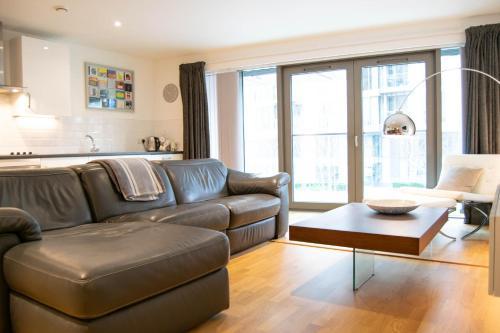 Stunning 2 Bedroom Apartment On The River Thames, Wandsworth, 