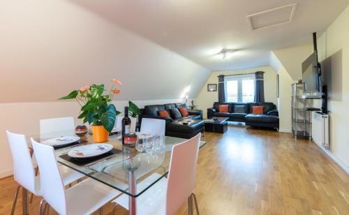 Huge Luxury Penthouse Apartment With King Bed, St Ives, 