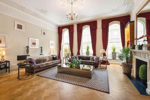 Grand Ambassadorial Duplex Apartment Hyde Park, Bayswater, 