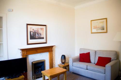 Bright 2 Bedroom Home In Edinburgh, Edinburgh, 