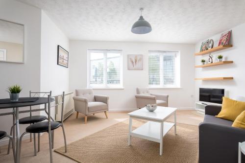 Lloyd Close Cheltenham - Close To Town Centre & Gchq, Cheltenham, 