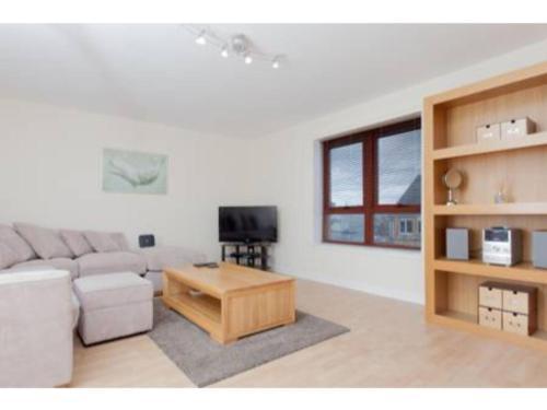 Two Bed Modern Apartment Near Haymarket, Murrayfield, 