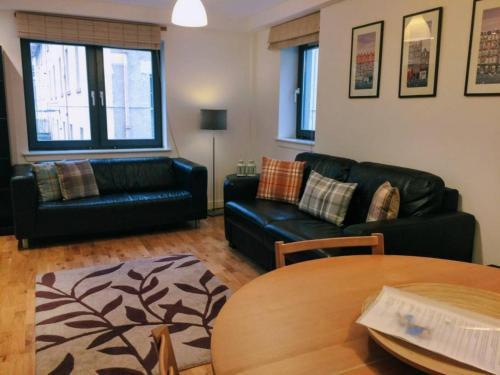 2 Bedroom In Edinburgh Old Town, Edinburgh, 