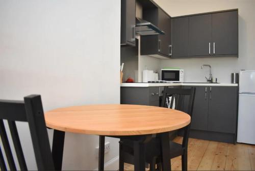 Bright & Modern Apartment For Four In Morningside!, Newington, 