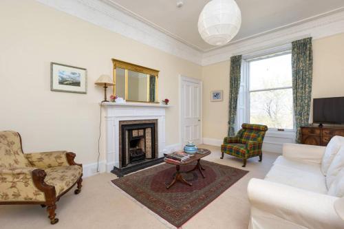 Lovely New Town 2-bedroom Flat With Fireplace, Edinburgh, 