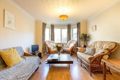 Central & Stylish 3 Bedroom, 2 Bath, Free Parking, Murrayfield, 