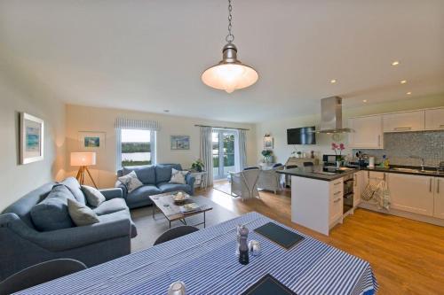 5 The Cairns, Connel, 