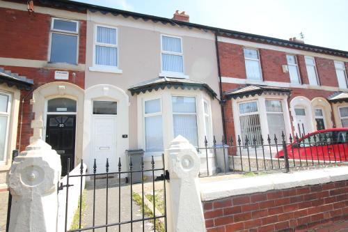 Egerton Choice - Town Centre - Modern And Spacious - Large Property, Blackpool, 