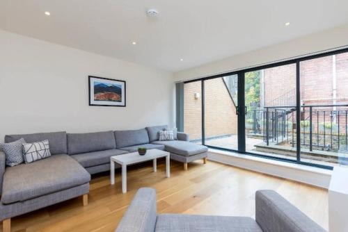 Bright 3br House With Terrace Near Clapham Common, Clapham, 