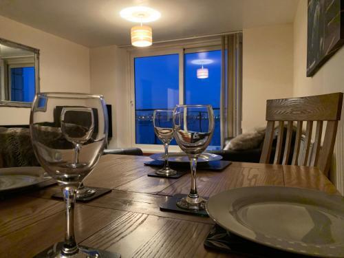 Luxury Cardiff Bay Flat - Free Parking, Penarth, 