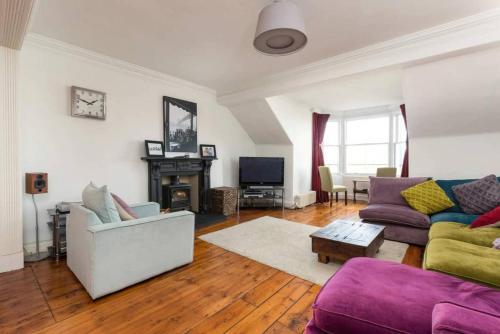 Traditional 4 Bedroom Flat In The Heart Of Edinburgh, Edinburgh, 